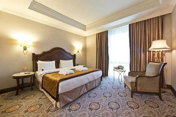 Twin bed room