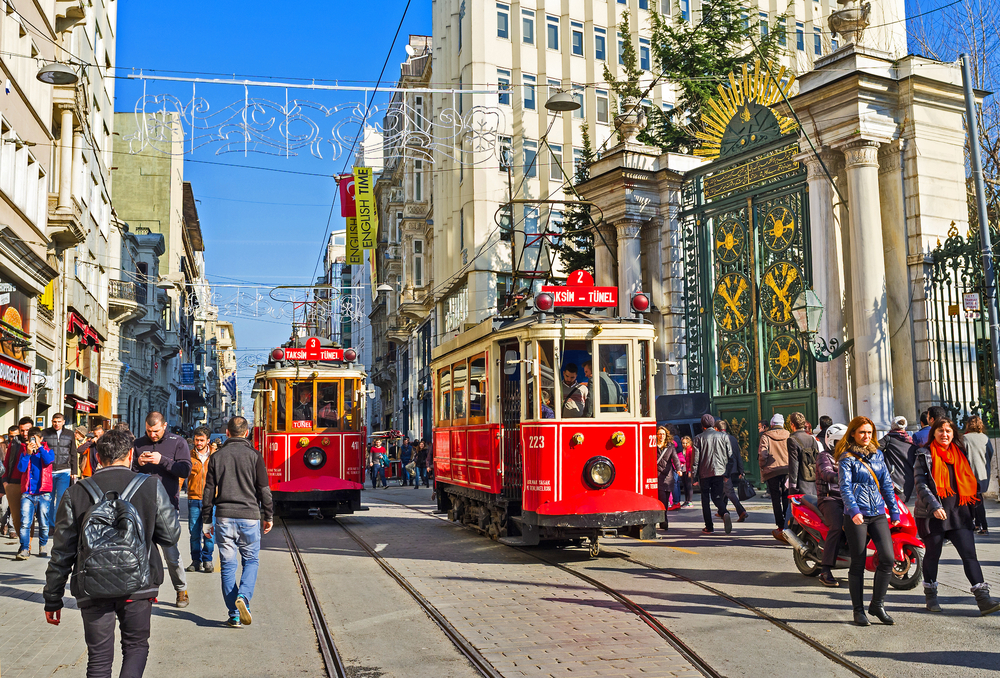 Karış Karış Taksim Beyoğlu Pera Arka Sokaklar Gezisi