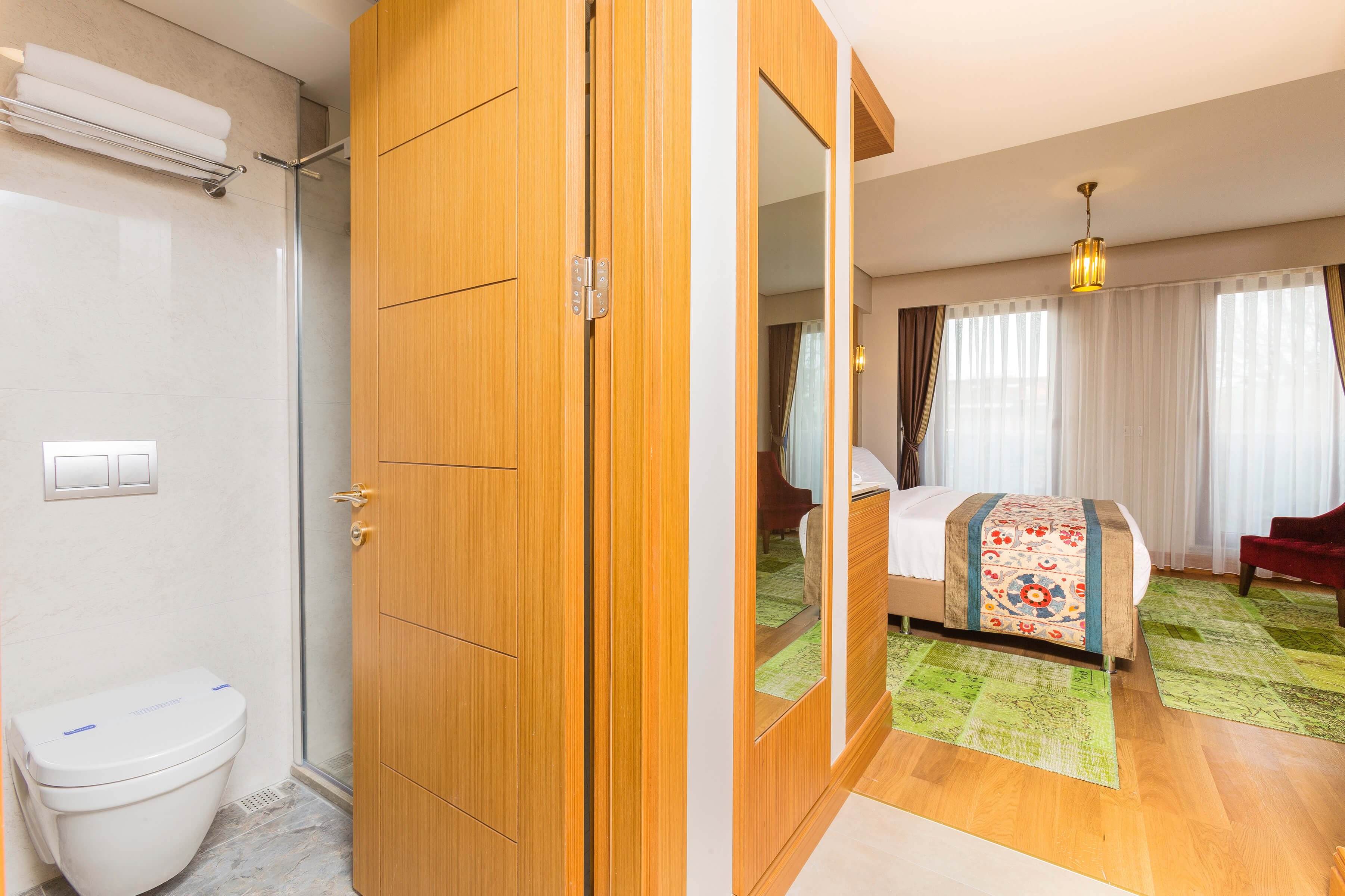 Obelisk Hotel & Suites