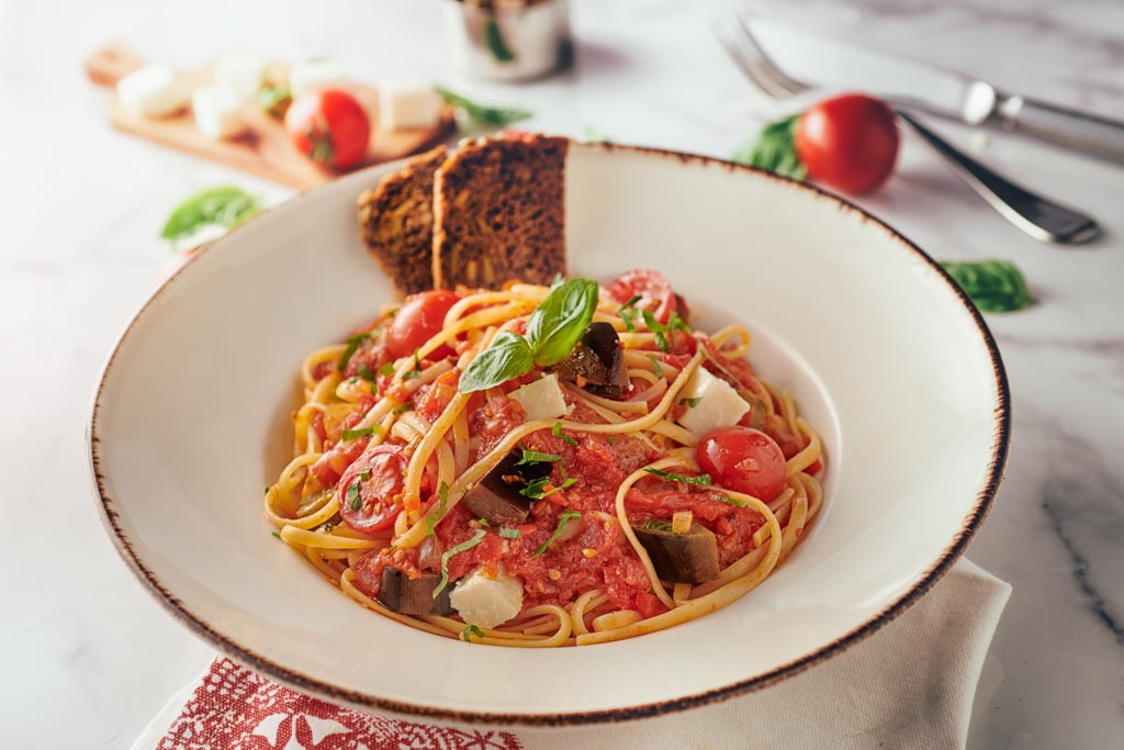 Patlıcan ve Keçi Peynirli Linguine