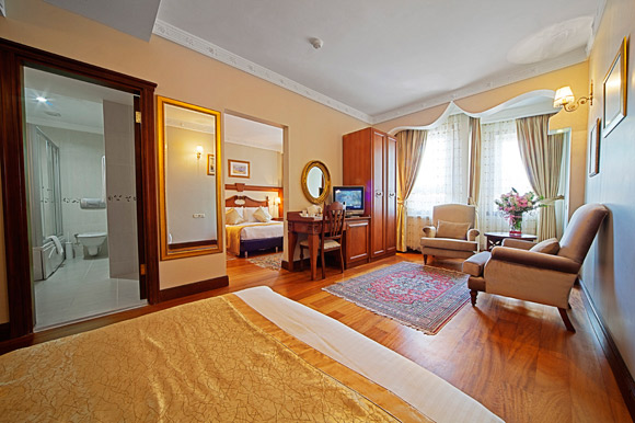 Triton Hotel