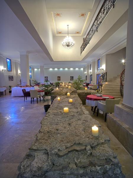 Acra Hotel