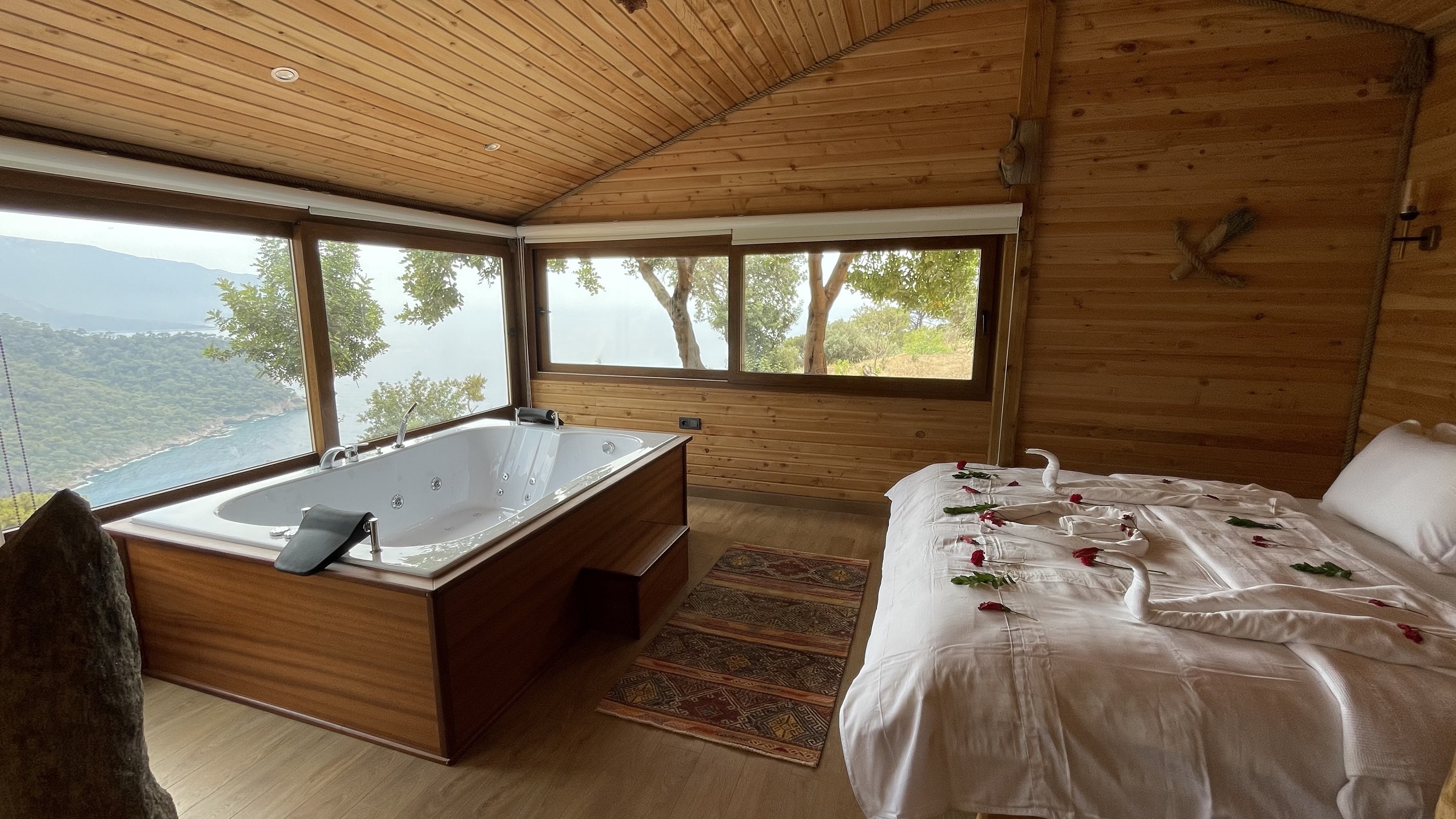 Delux Bungalow With Jacuzzi