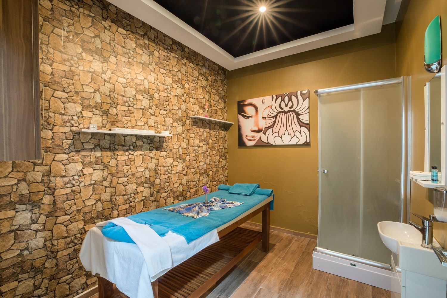 Karpalas City Hotel & SPA