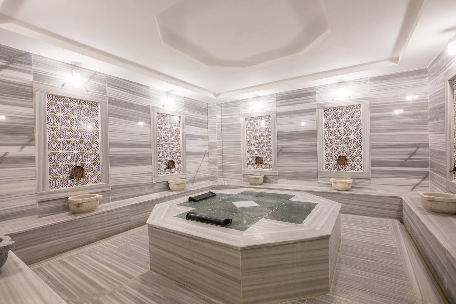 Karpalas City Hotel & SPA