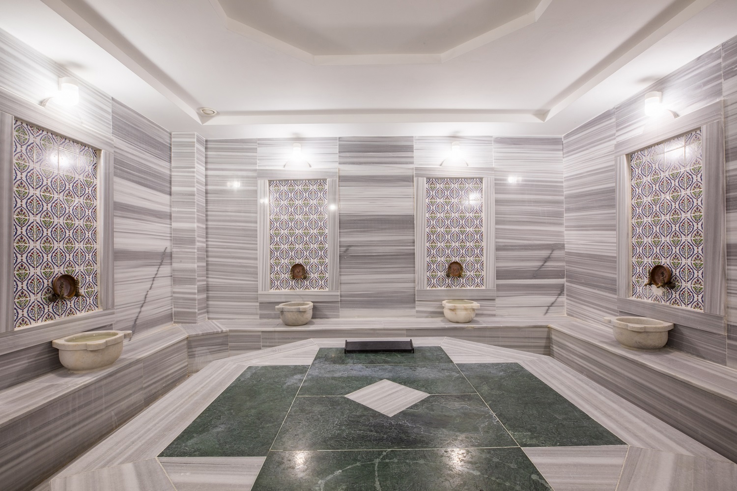 Karpalas City Hotel & SPA