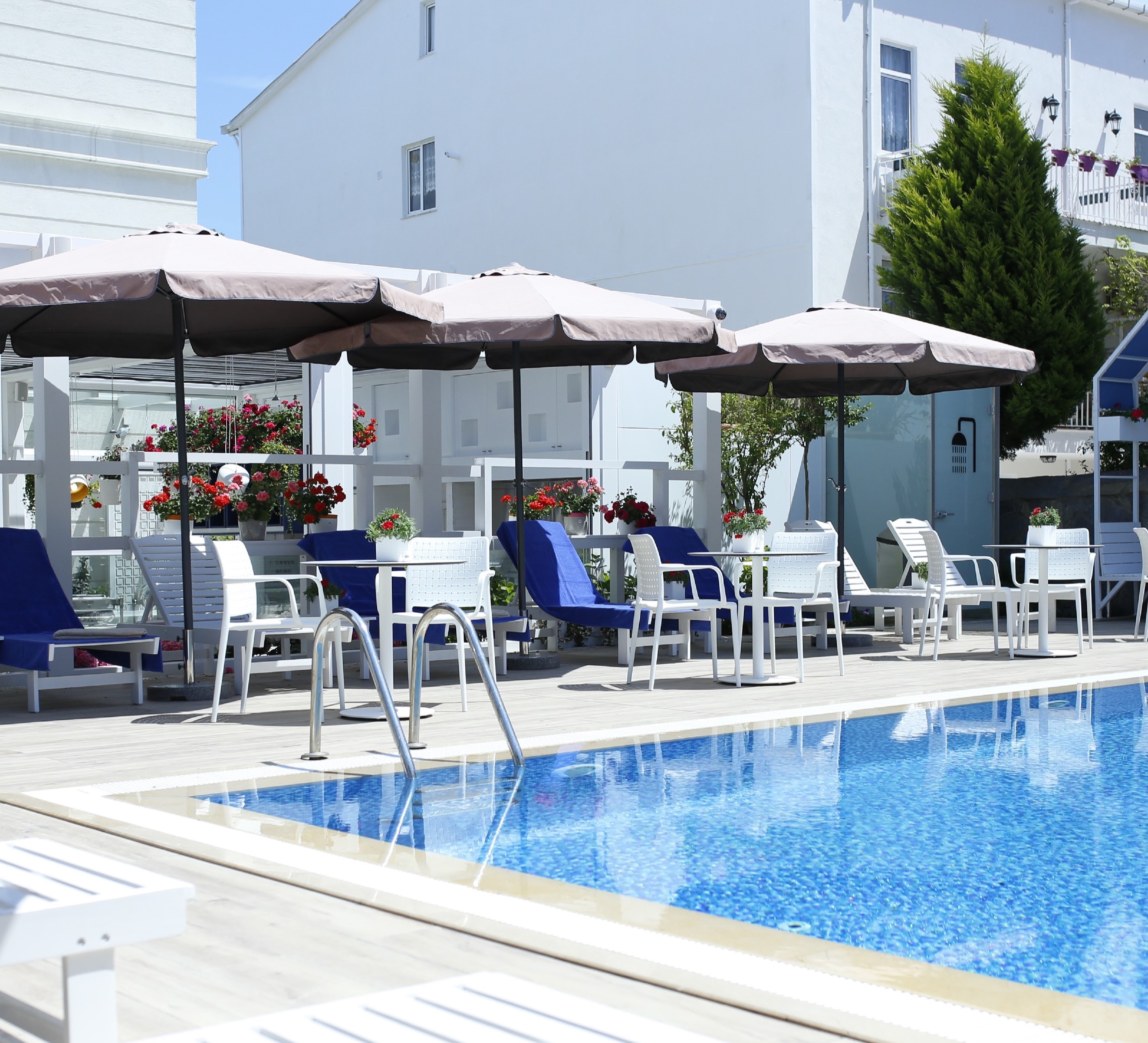 Ascot Hotel