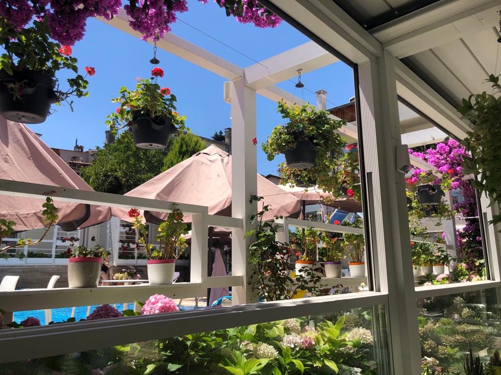 Ascot Hotel