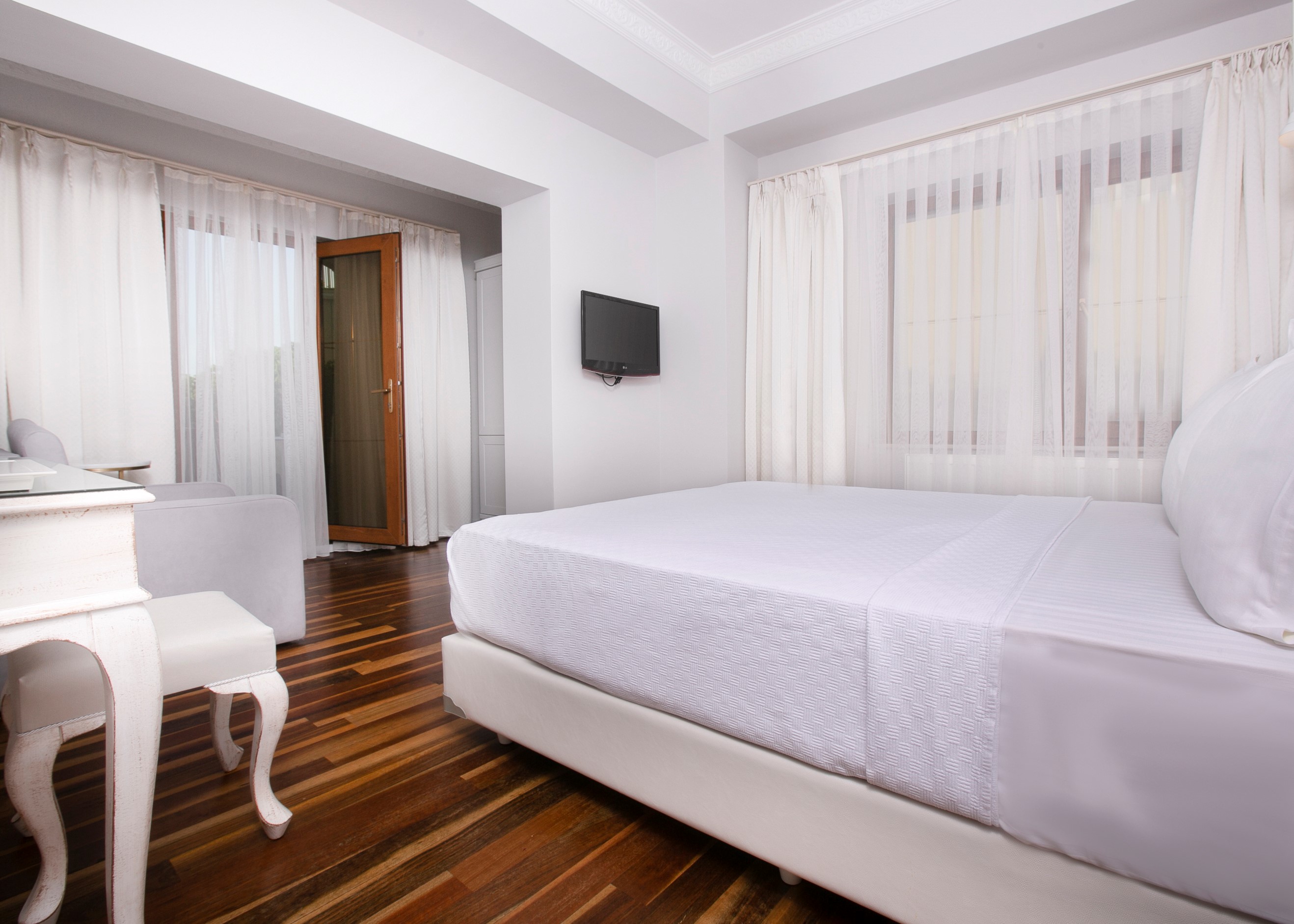 Ascot Hotel