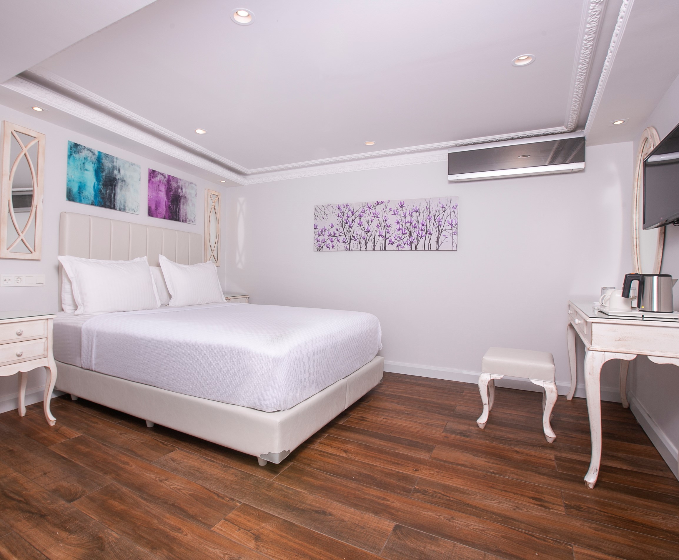 Ascot Hotel