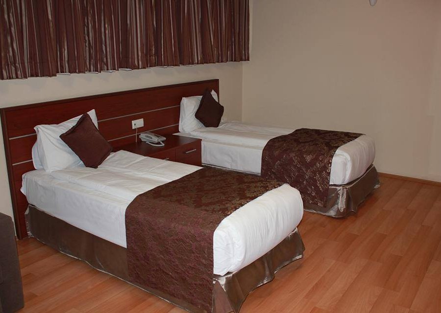 TWIN BED ROOM