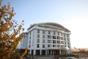 Karpalas City Hotel & SPA